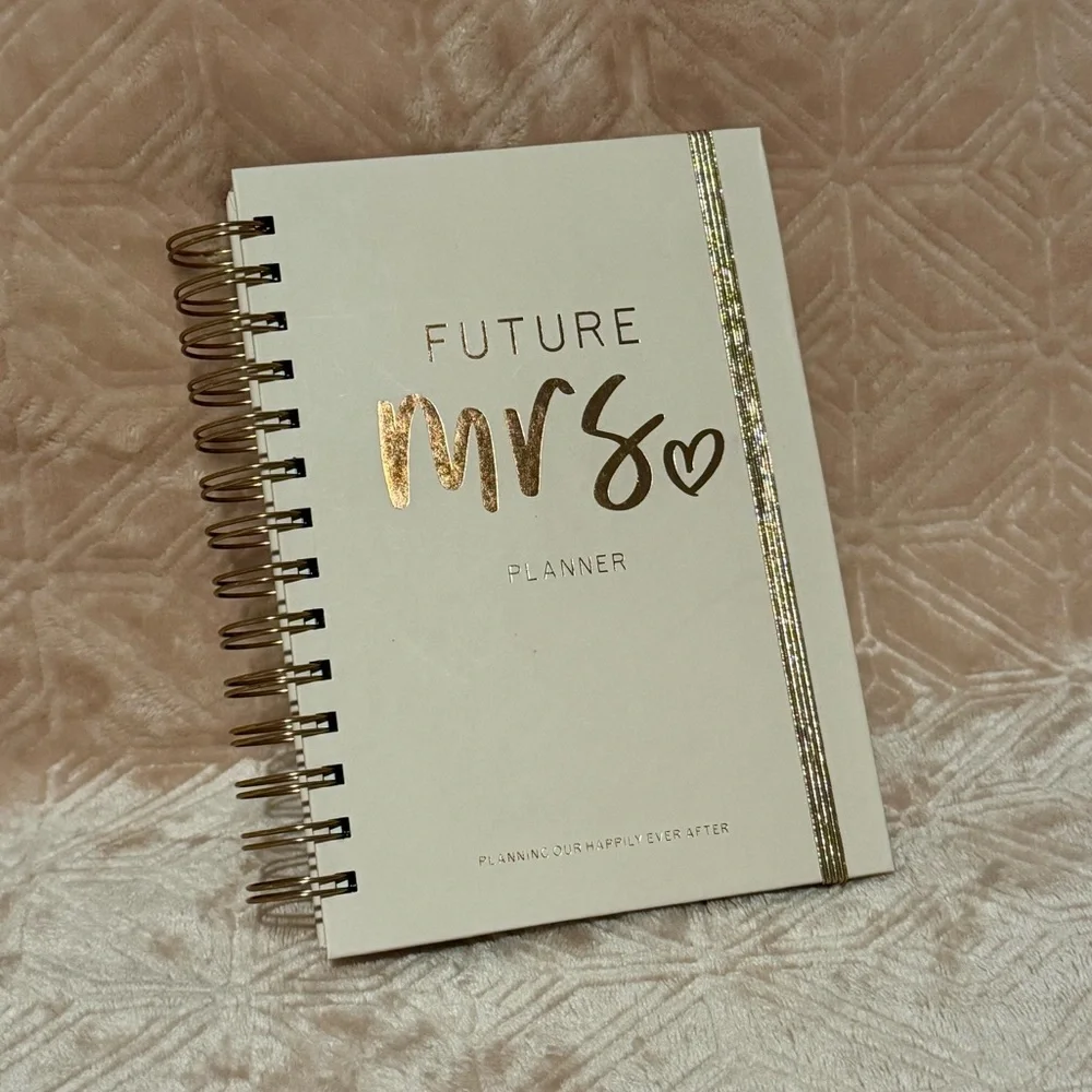 ‼️NEW‼️Pink & Rose Gold Future Mrs. Daily Planner